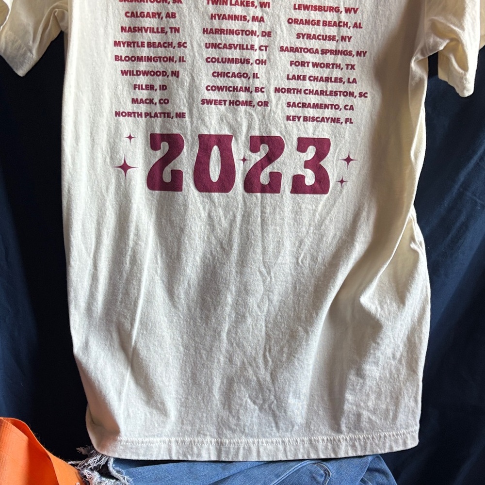 Lainey Wilson Cream Graphic Concert Tour 2023 Medium Tee - Picture 8 of 10